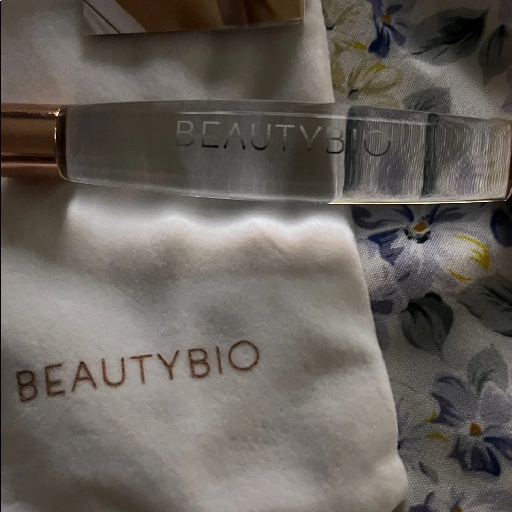 BeautyBio Rose Quartz Facial Roller - Picture 7 of 10